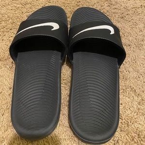 nike slides- 8 1/2